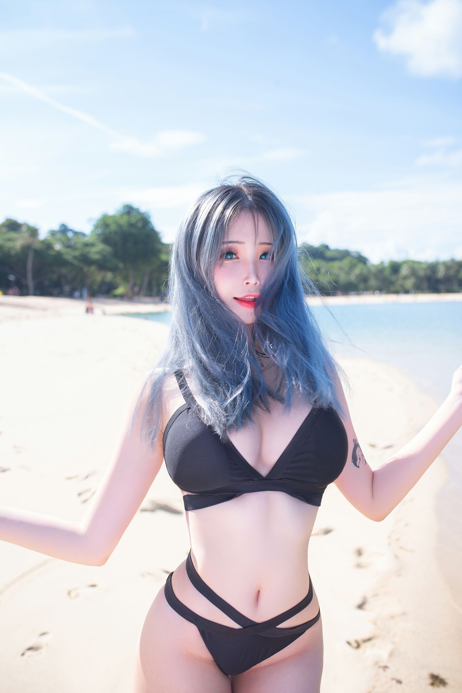 [COSPLAY][网红COSER写真] 花リリ(Plant Lily) – Beach lily/40P免费观看
