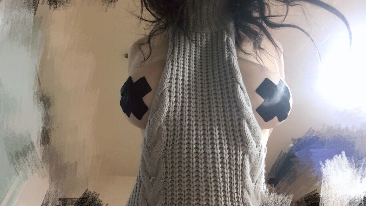 [福利COS] 奶兔biubiu - 灰色毛衣/67P