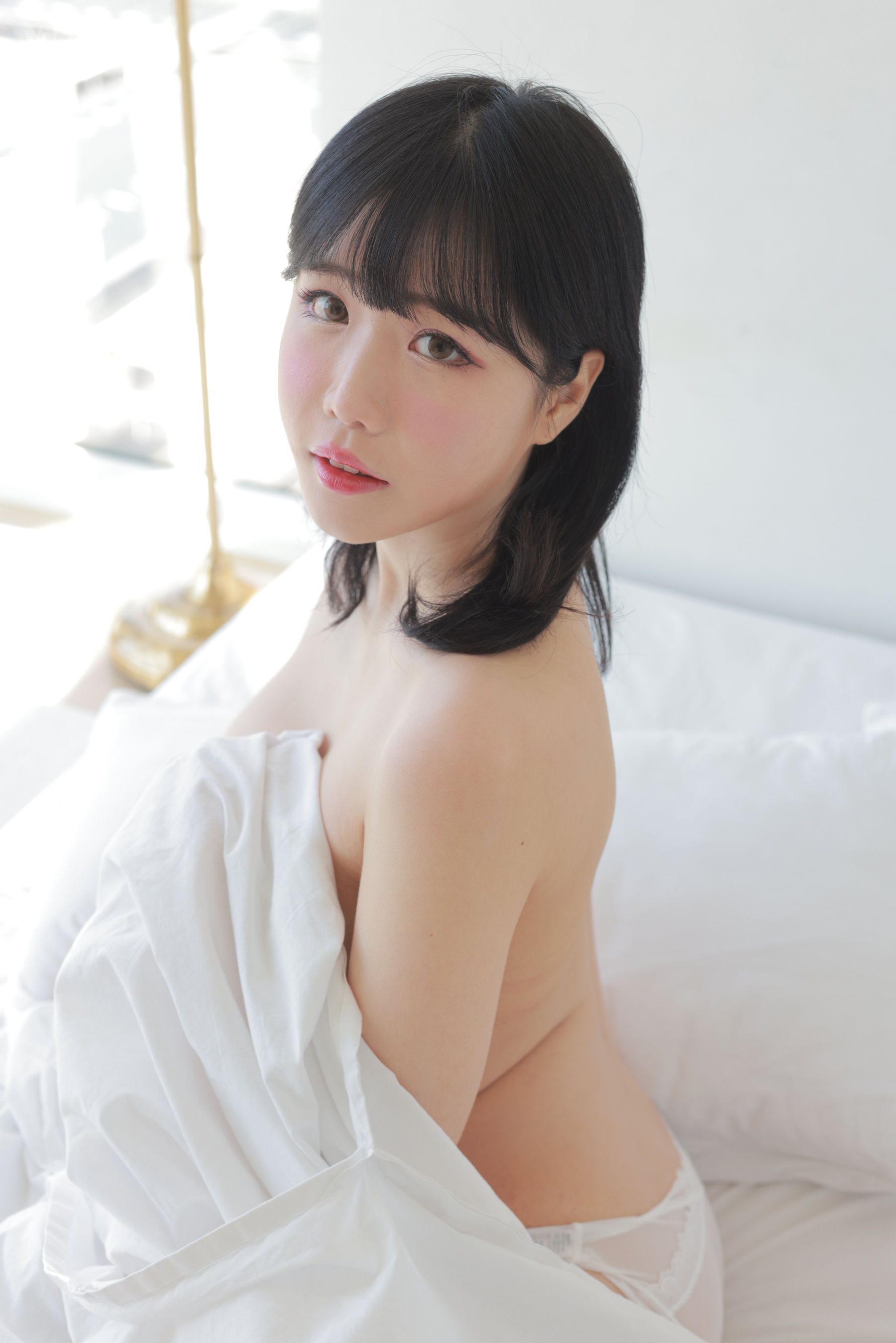 [福利COS] 韩网可爱性感网红Addielyn - Topless Girl/68P