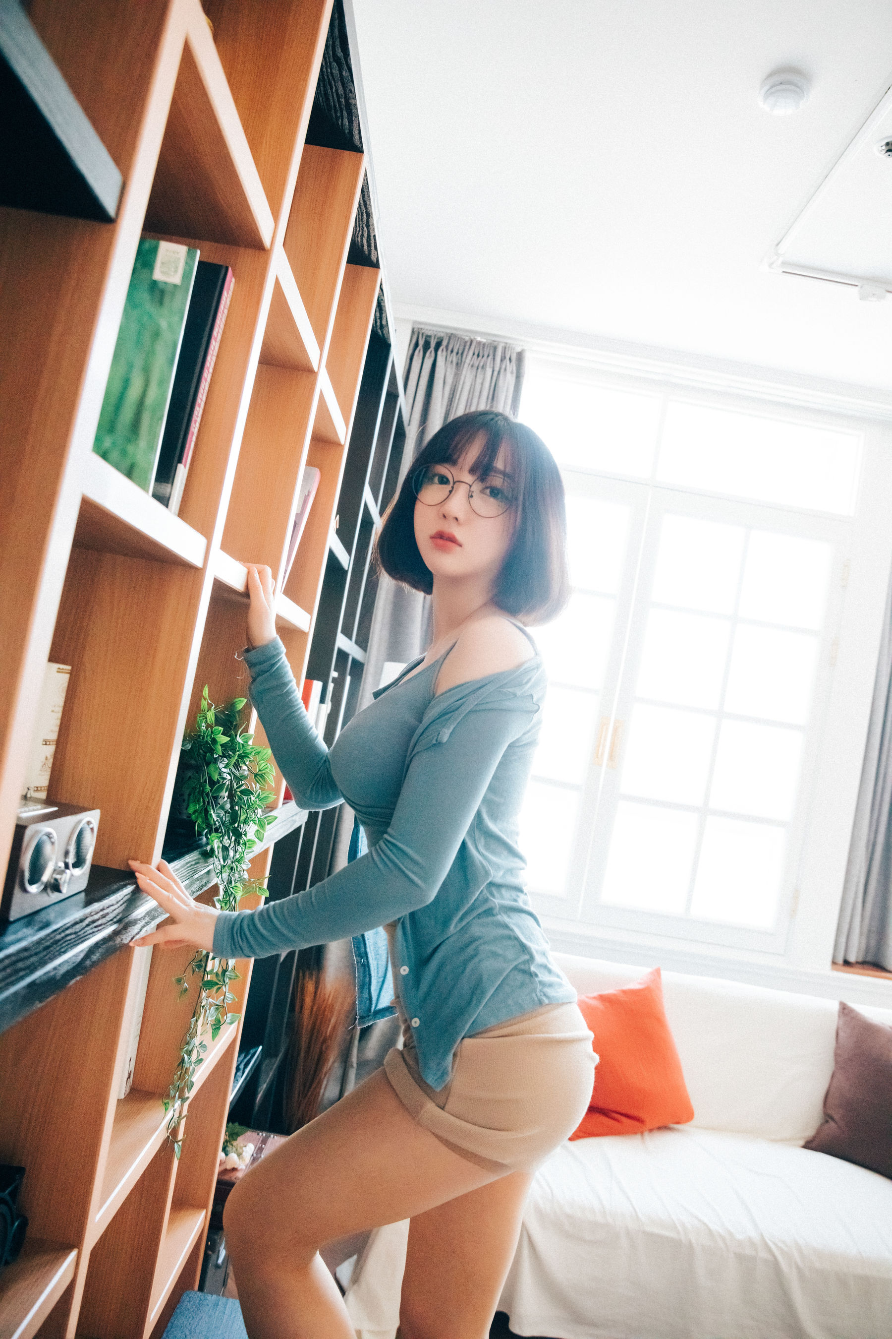 [LOOZY]  Yeeun - Librarian Girl/82P