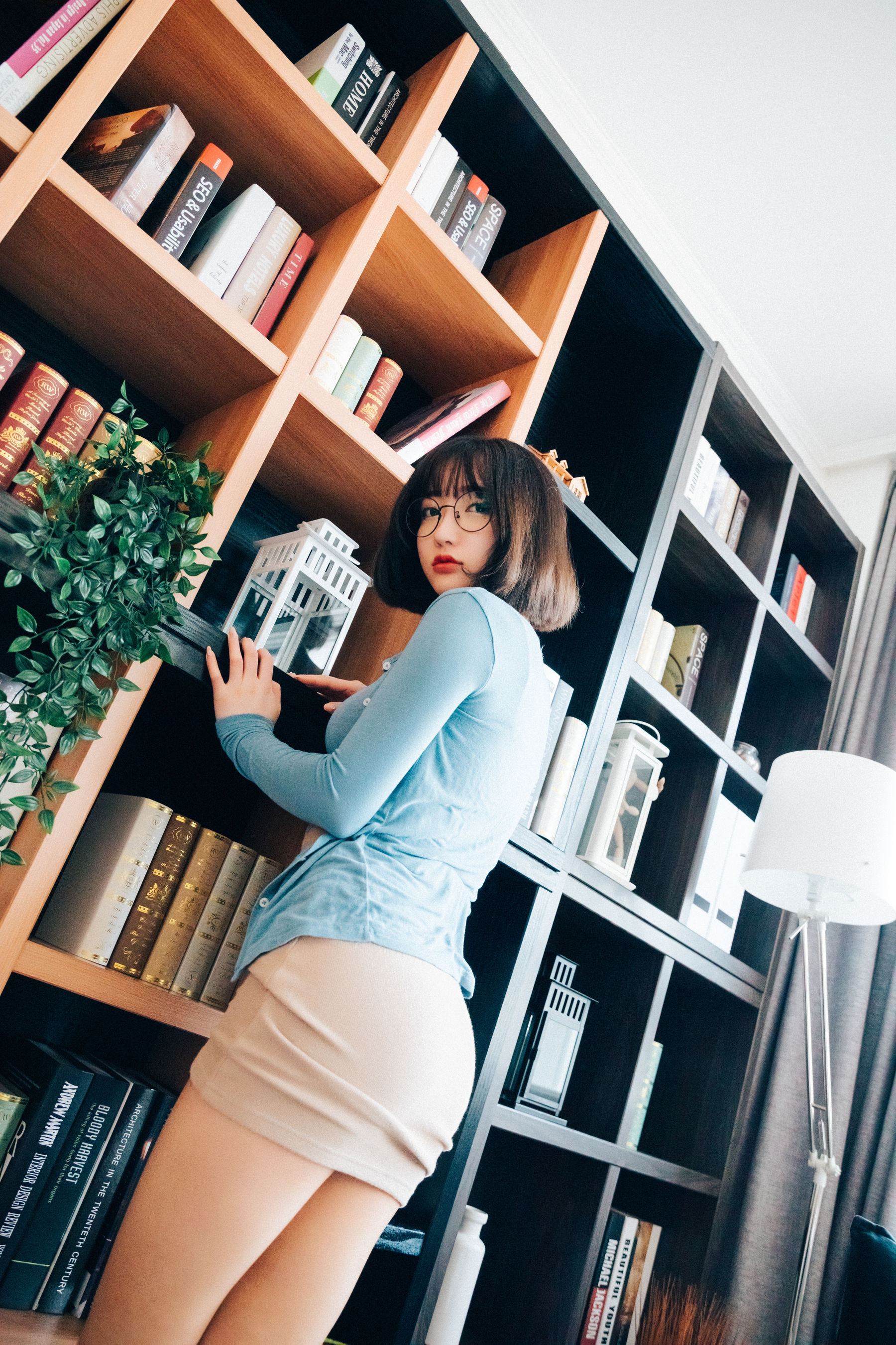 [LOOZY]  Yeeun - Librarian Girl/82P